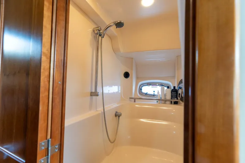Slide: The Image of Sea Ray 48 Sundancer 2005 - 37