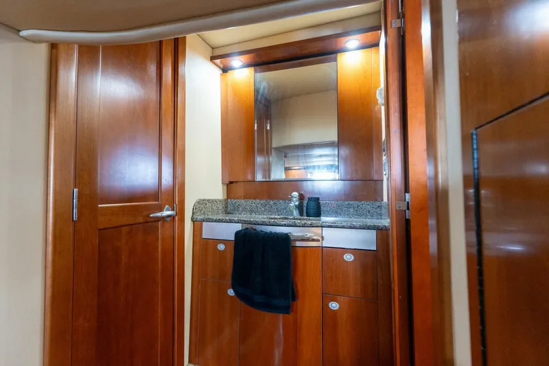 Slide: The Image of Sea Ray 48 Sundancer 2005 - 42