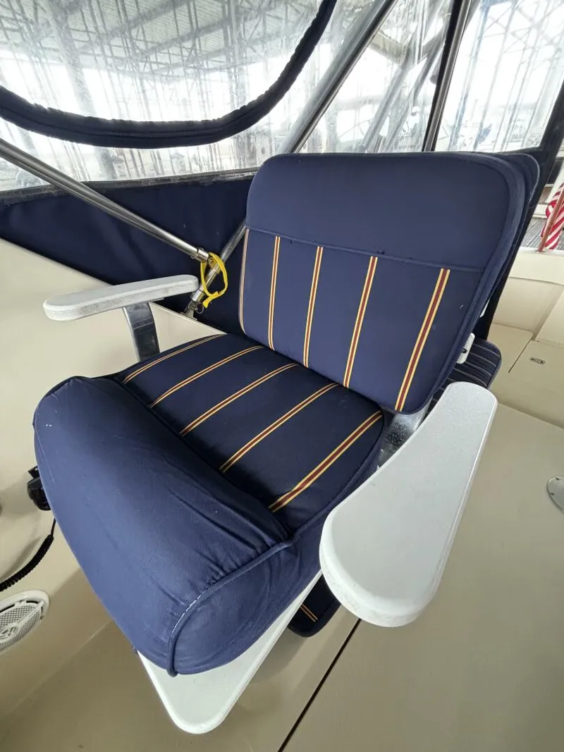 Slide: The Image of Mainship Pilot 30 Rum Runner II 2004 - 20