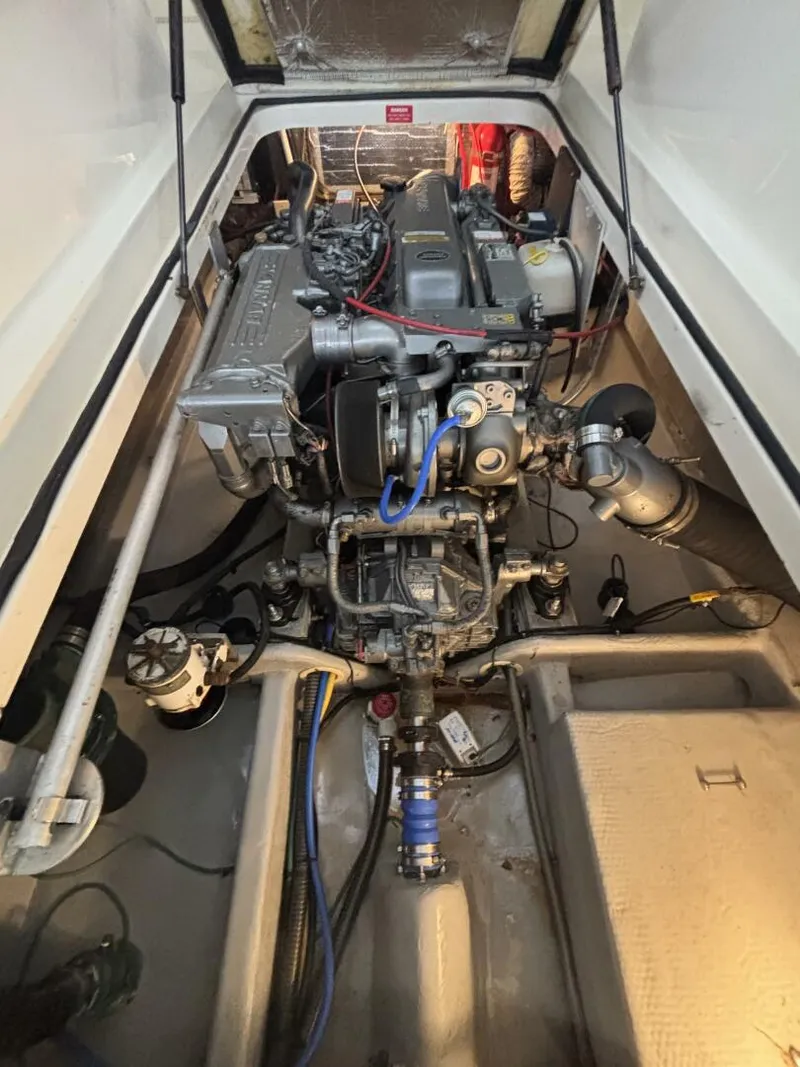 Slide: The Image of Mainship Pilot 30 Rum Runner II 2004 - 22