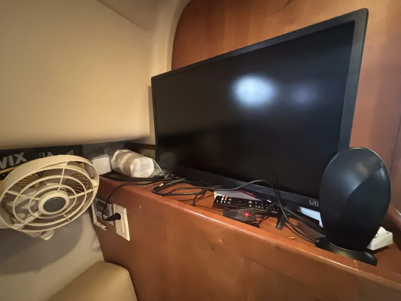 Slide: The Image of Mainship Pilot 30 Rum Runner II 2004 - 35