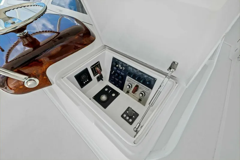 Slide: The Image of Viking 64 Convertible 2008 - 18