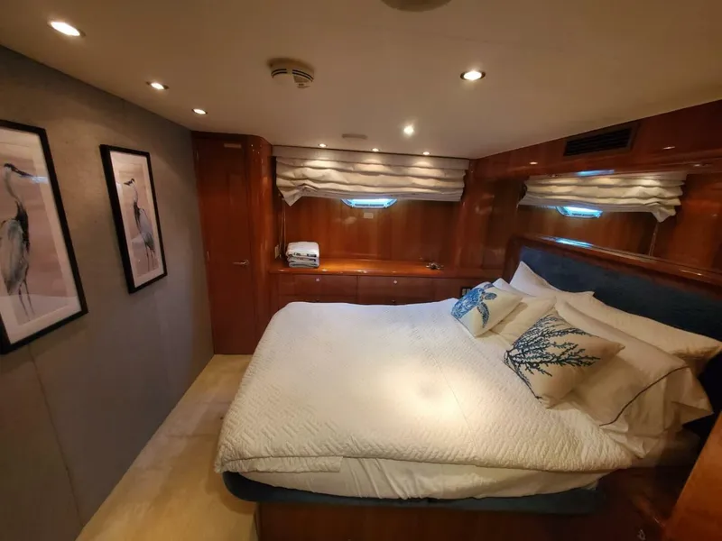 Slide: The Image of Hatteras 75 Sport Deck 2000 - 12