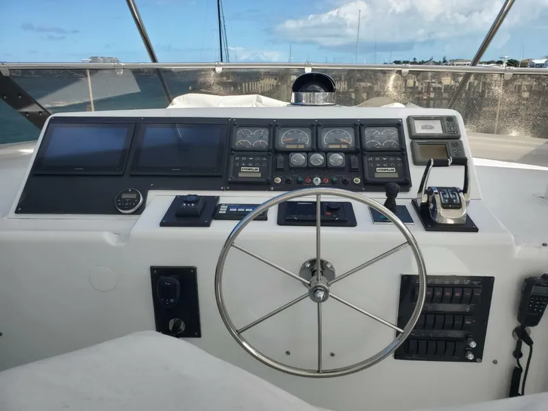 Slide: The Image of Hatteras 75 Sport Deck 2000 - 17