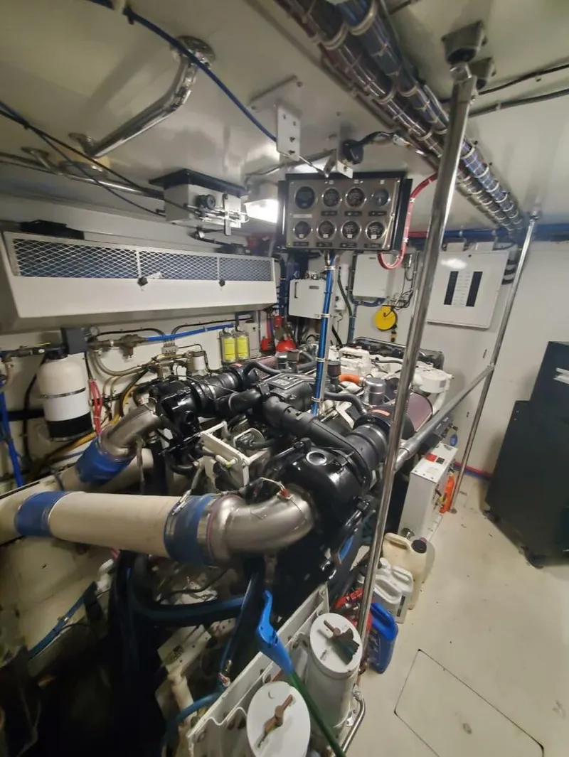 Slide: The Image of Hatteras 75 Sport Deck 2000 - 22