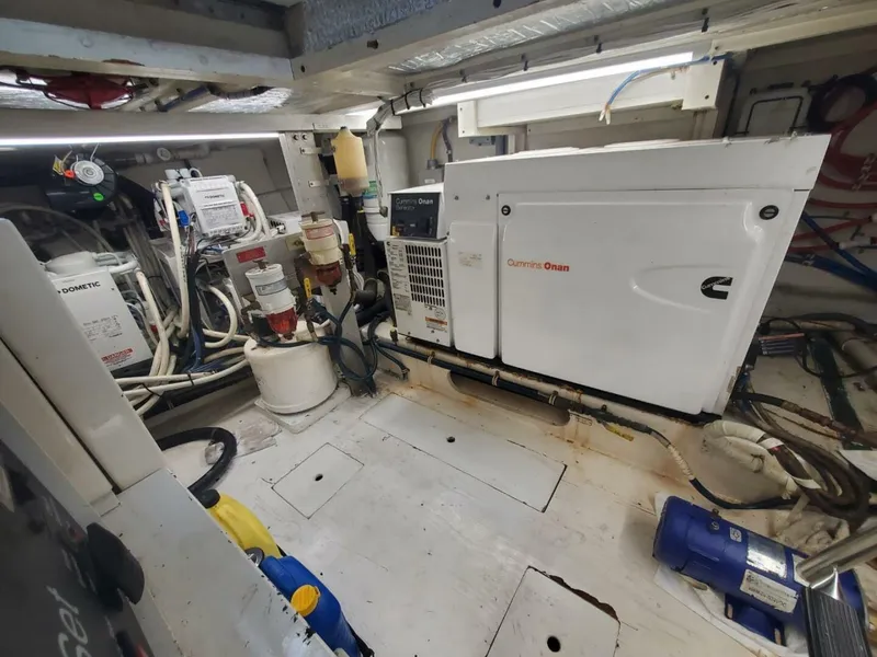 Slide: The Image of Hatteras 75 Sport Deck 2000 - 25