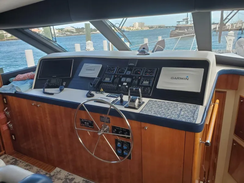 Slide: The Image of Hatteras 75 Sport Deck 2000 - 8