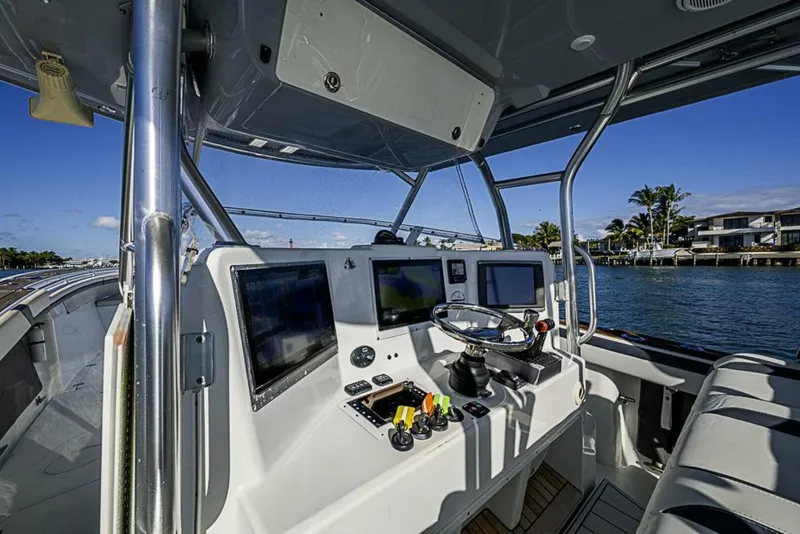 Slide: The Image of Yellowfin 42 Offshore 2010 - 13
