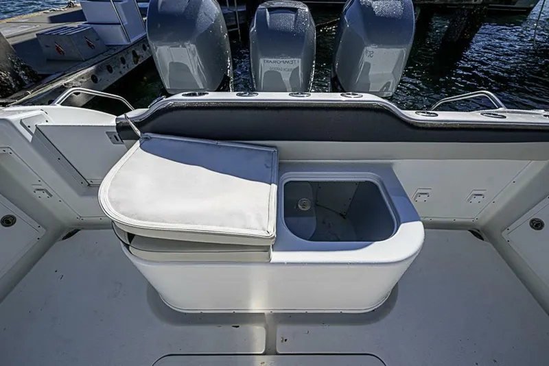 Slide: The Image of Yellowfin 42 Offshore 2010 - 17