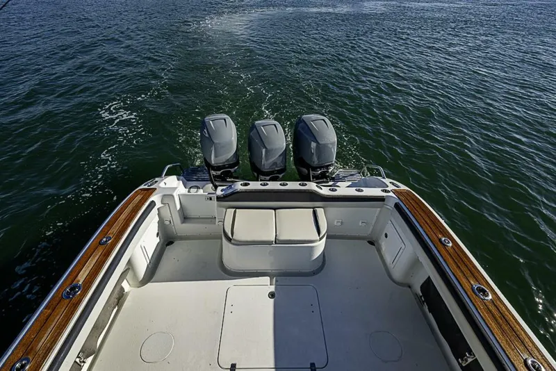 Slide: The Image of Yellowfin 42 Offshore 2010 - 19