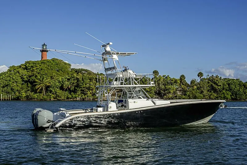 Slide: The Image of Yellowfin 42 Offshore 2010 - 22