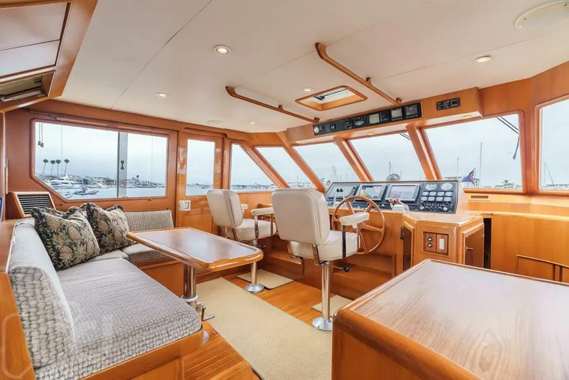 Slide: The Image of Offshore 52 Pilothouse 1999 - 11