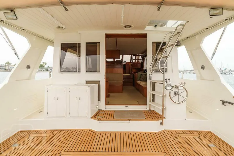 Slide: The Image of Offshore 52 Pilothouse 1999 - 22