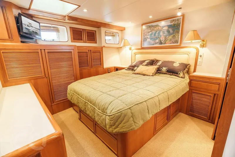 Slide: The Image of Offshore 52 Pilothouse 1999 - 24