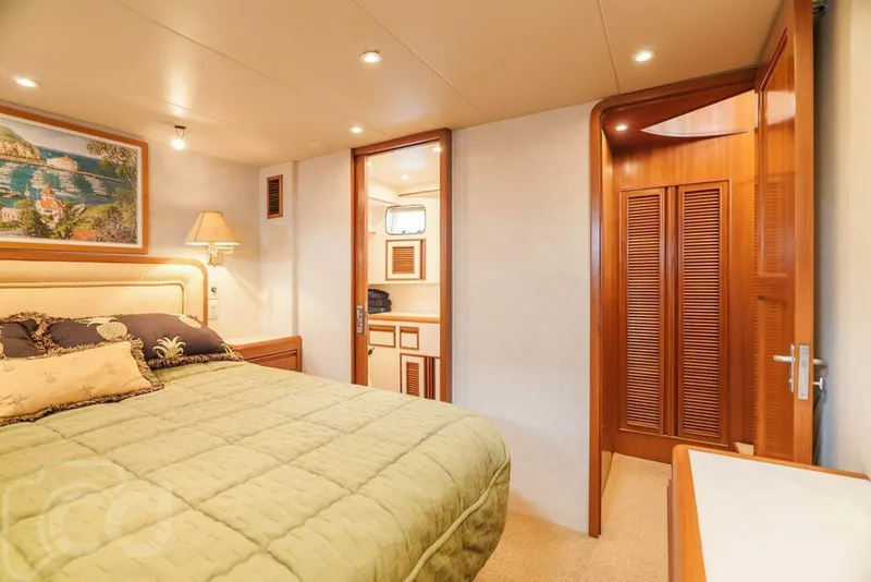 Slide: The Image of Offshore 52 Pilothouse 1999 - 25