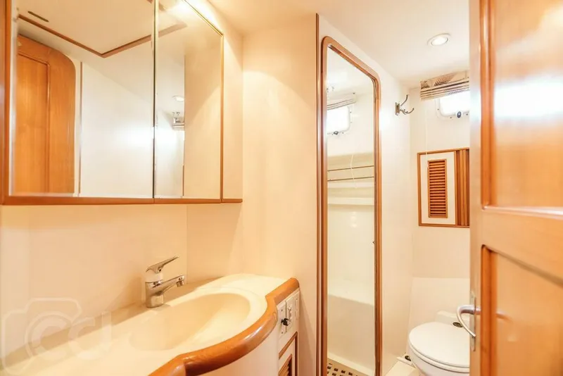 Slide: The Image of Offshore 52 Pilothouse 1999 - 27