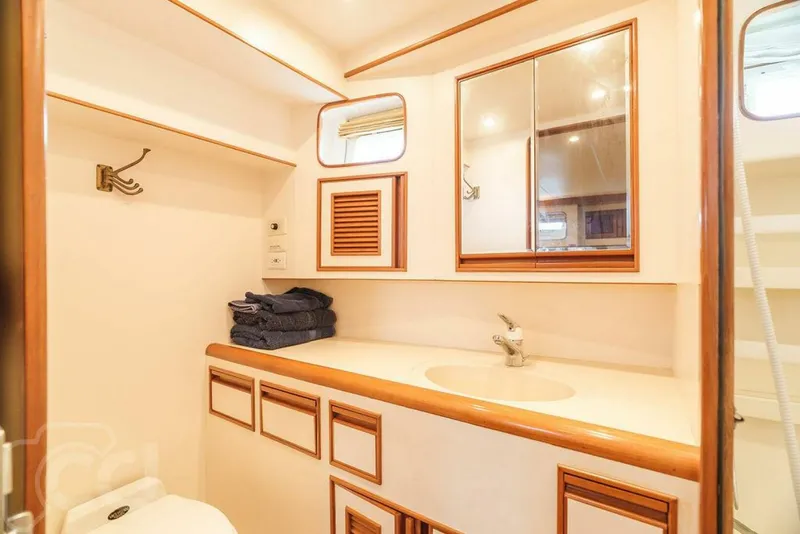 Slide: The Image of Offshore 52 Pilothouse 1999 - 28