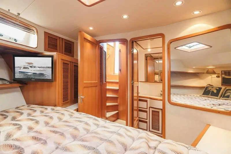 Slide: The Image of Offshore 52 Pilothouse 1999 - 32
