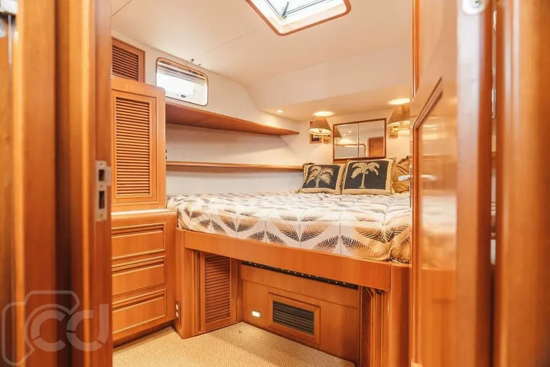 Slide: The Image of Offshore 52 Pilothouse 1999 - 33