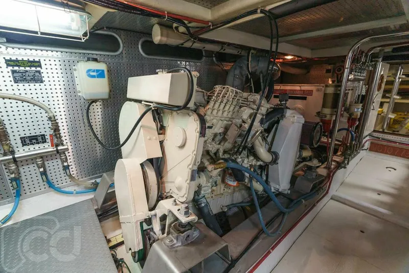 Slide: The Image of Offshore 52 Pilothouse 1999 - 37