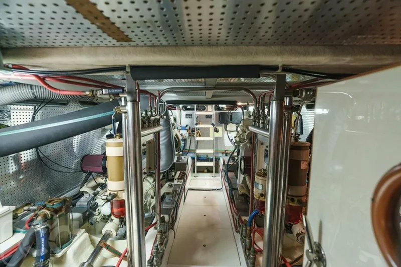 Slide: The Image of Offshore 52 Pilothouse 1999 - 41