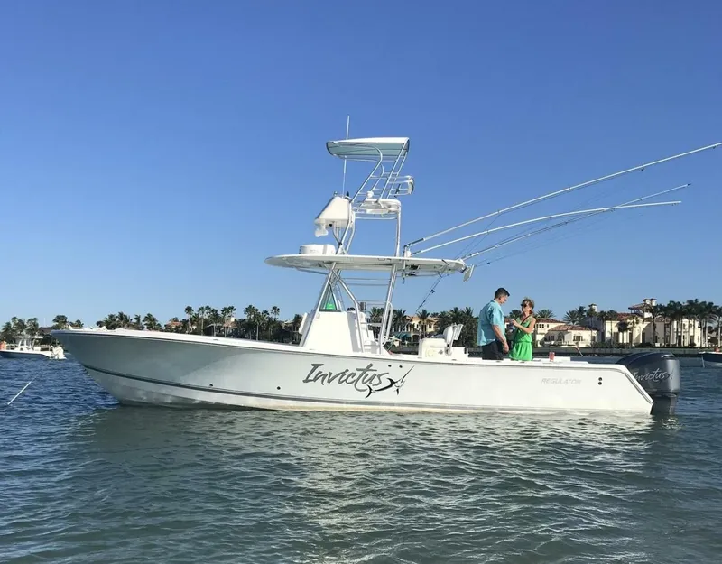 The Image of Regulator Marine 32 Center Console 2006 - 0
