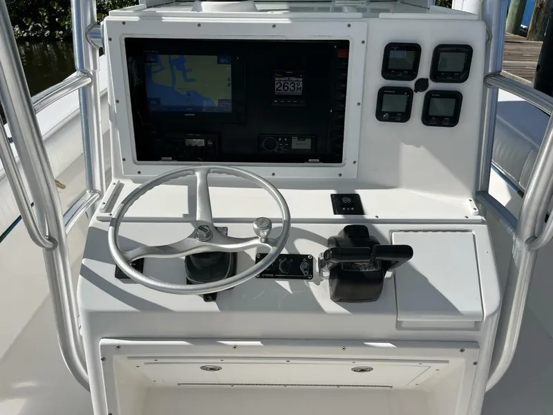 Slide: The Image of Regulator Marine 32 Center Console 2006 - 10
