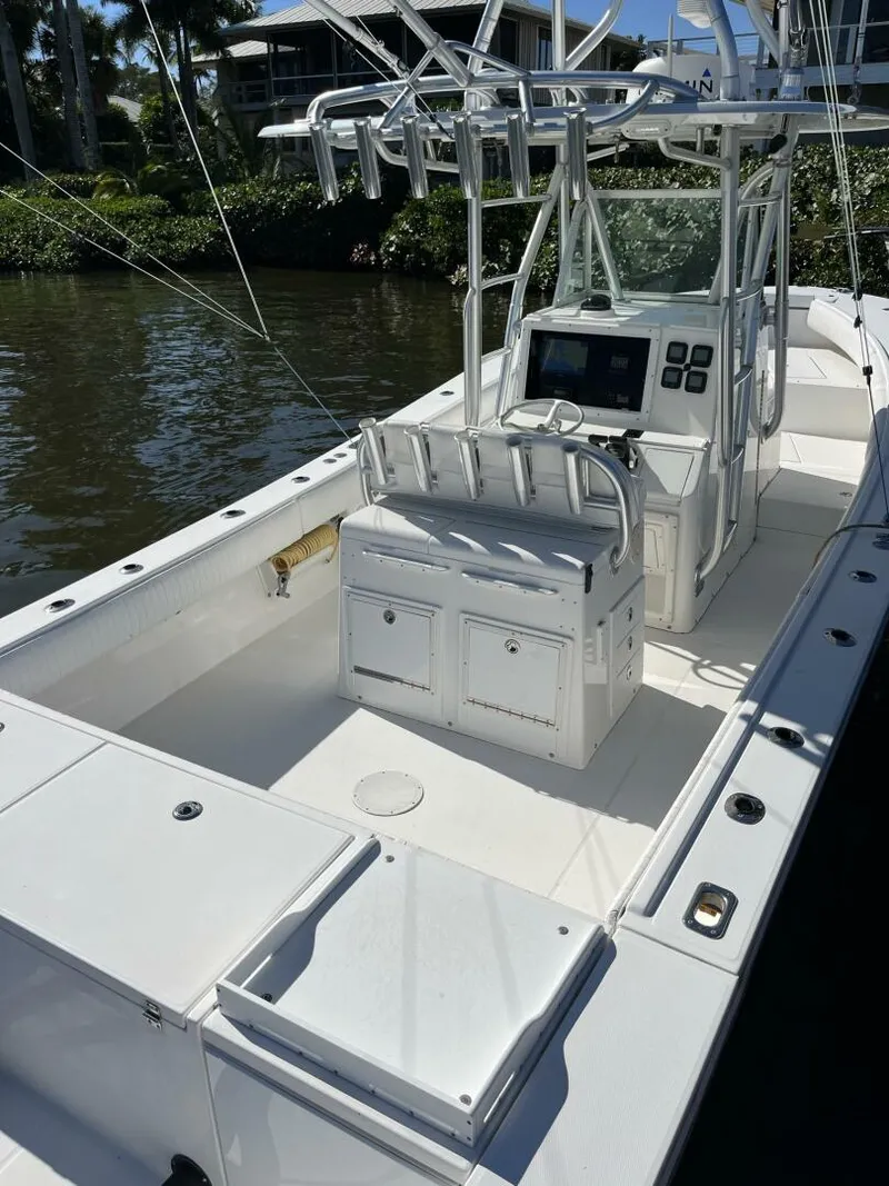 Slide: The Image of Regulator Marine 32 Center Console 2006 - 15