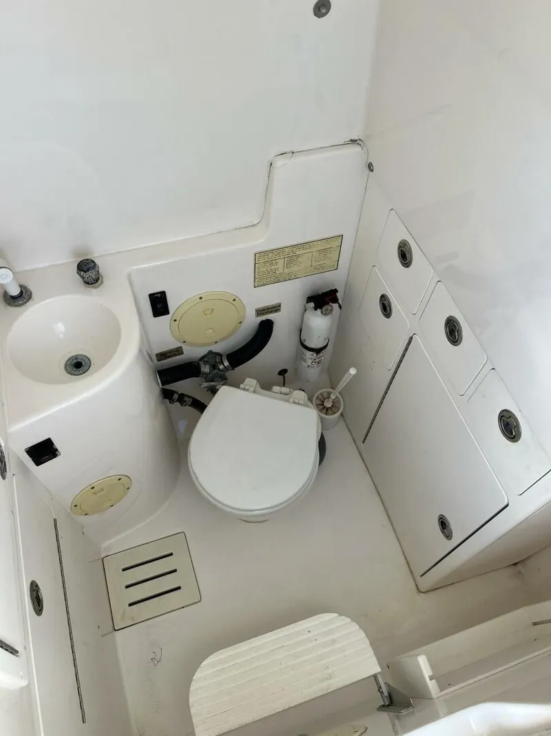 Slide: The Image of Regulator Marine 32 Center Console 2006 - 16
