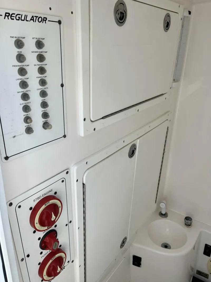 Slide: The Image of Regulator Marine 32 Center Console 2006 - 17