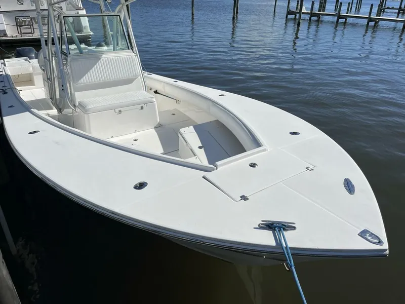 Slide: The Image of Regulator Marine 32 Center Console 2006 - 2