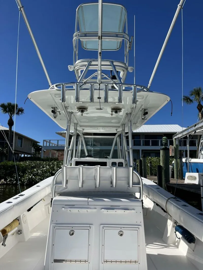 Slide: The Image of Regulator Marine 32 Center Console 2006 - 3