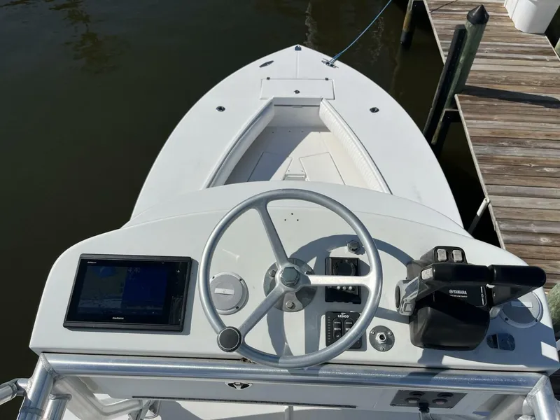 Slide: The Image of Regulator Marine 32 Center Console 2006 - 4