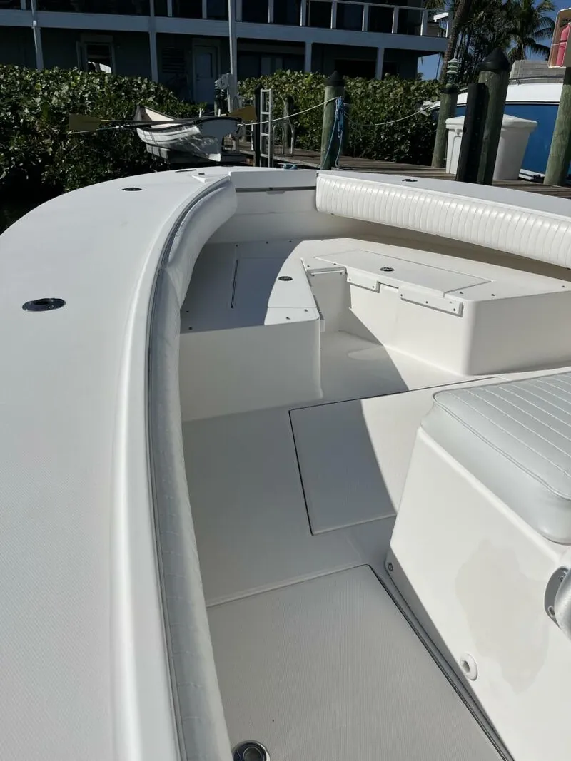 Slide: The Image of Regulator Marine 32 Center Console 2006 - 6