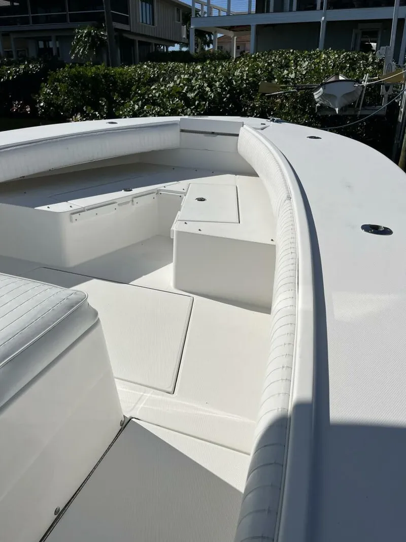 Slide: The Image of Regulator Marine 32 Center Console 2006 - 7