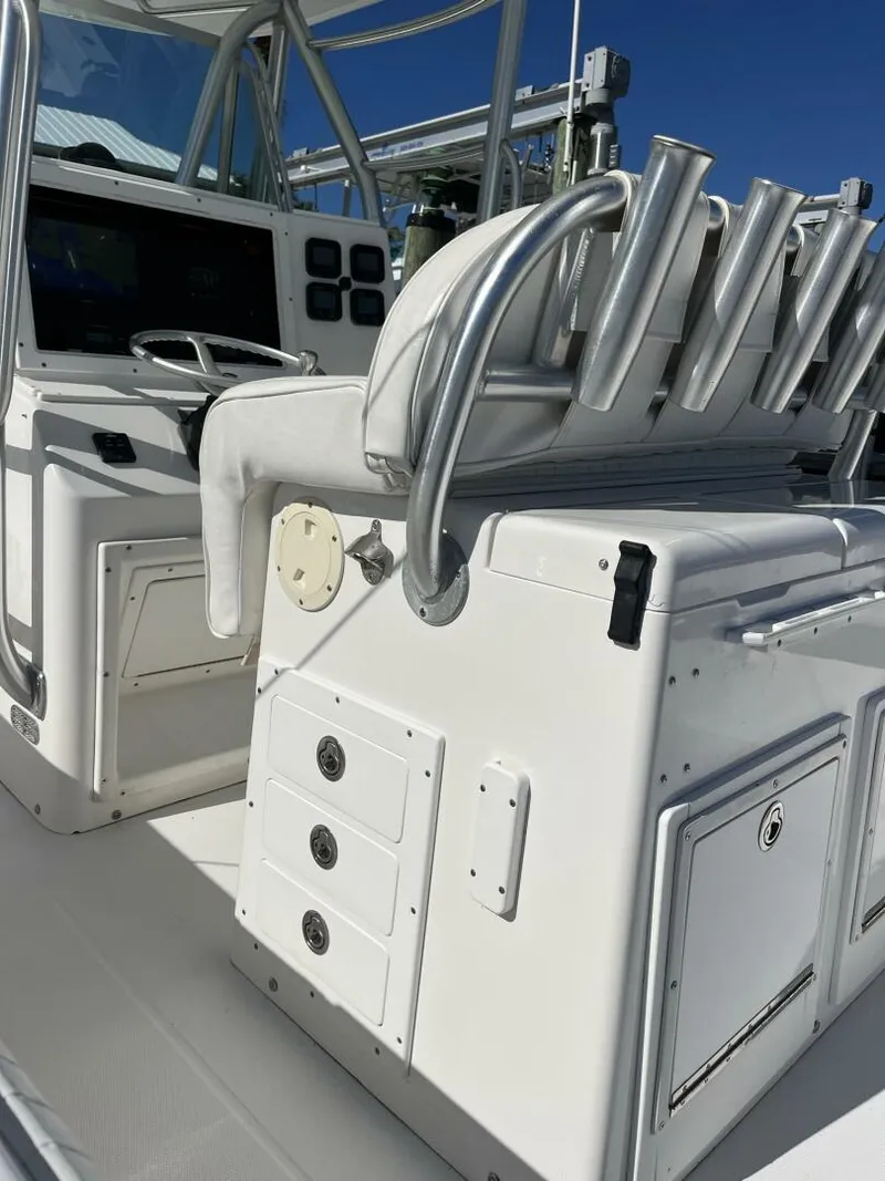 Slide: The Image of Regulator Marine 32 Center Console 2006 - 8