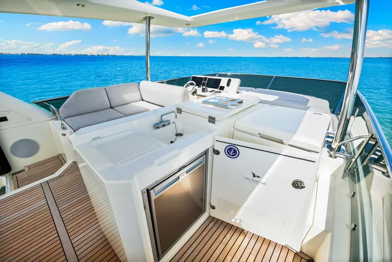 Slide: The Image of Prestige 630 Flybridge 2019 - 13