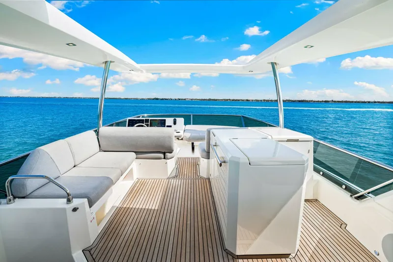 Slide: The Image of Prestige 630 Flybridge 2019 - 14