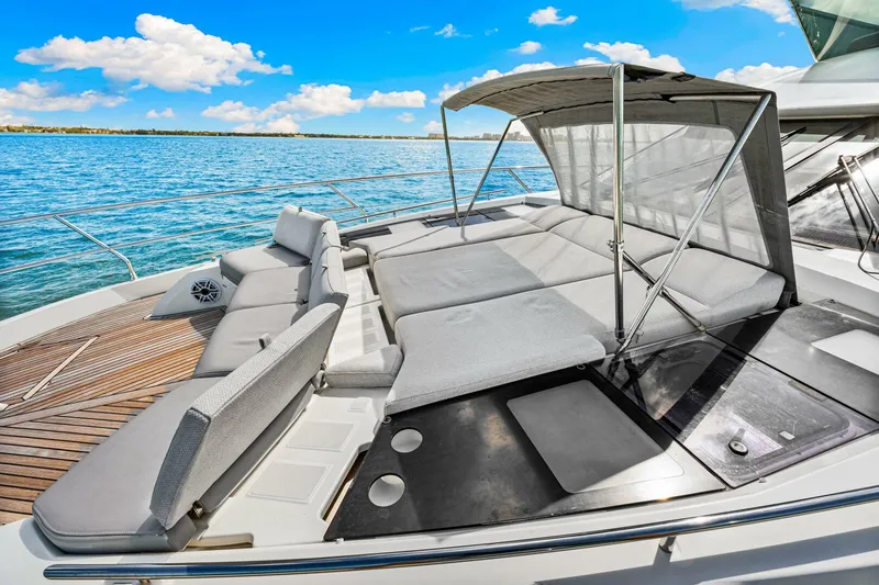 Slide: The Image of Prestige 630 Flybridge 2019 - 17