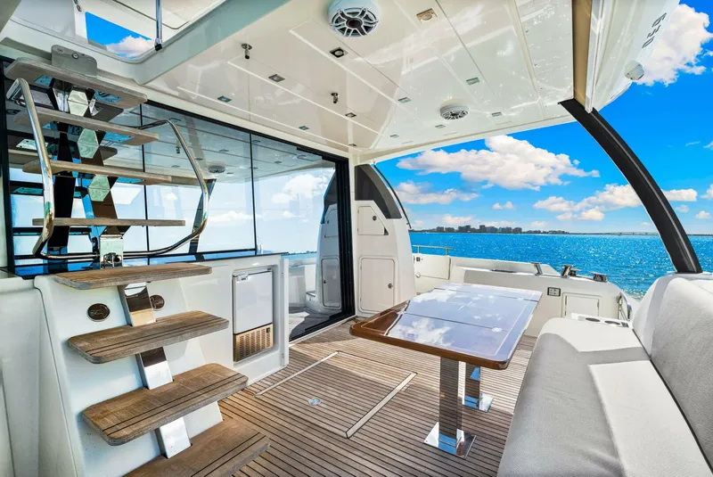 Slide: The Image of Prestige 630 Flybridge 2019 - 22