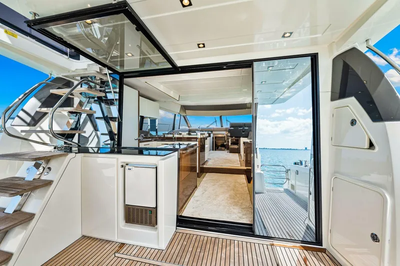 Slide: The Image of Prestige 630 Flybridge 2019 - 28