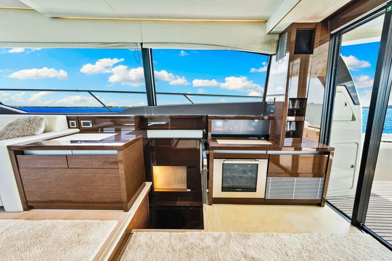 Slide: The Image of Prestige 630 Flybridge 2019 - 30