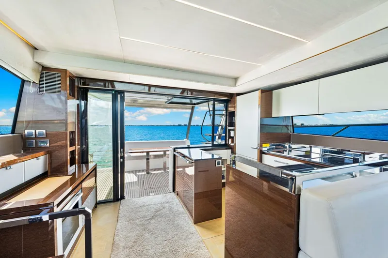 Slide: The Image of Prestige 630 Flybridge 2019 - 31