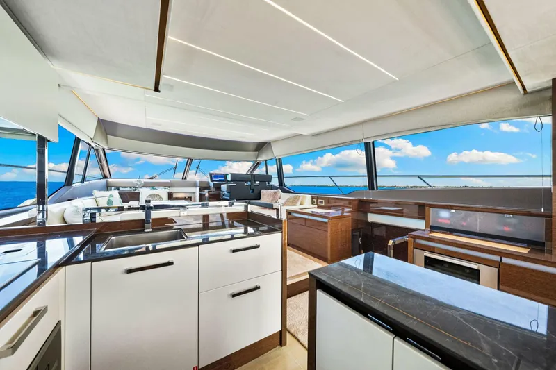 Slide: The Image of Prestige 630 Flybridge 2019 - 33