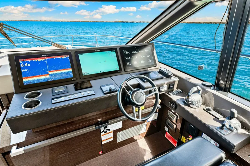 Slide: The Image of Prestige 630 Flybridge 2019 - 40