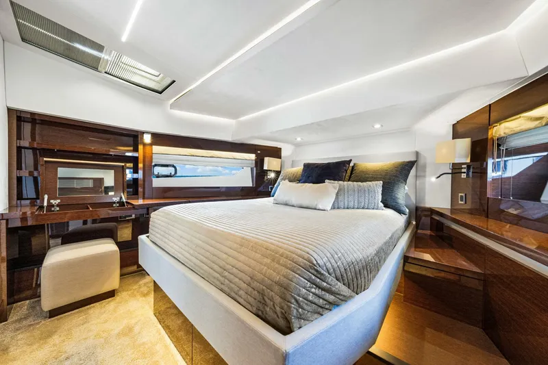 Slide: The Image of Prestige 630 Flybridge 2019 - 44