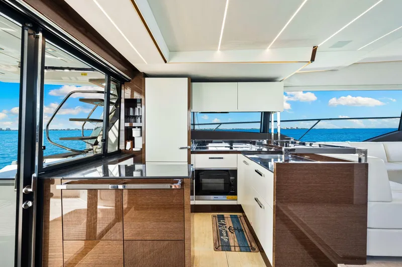 Slide: The Image of Prestige 630 Flybridge 2019 - 5