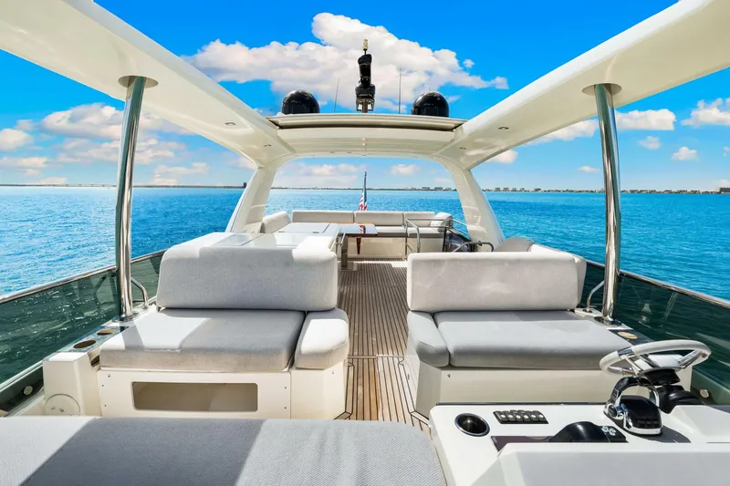 Slide: The Image of Prestige 630 Flybridge 2019 - 8