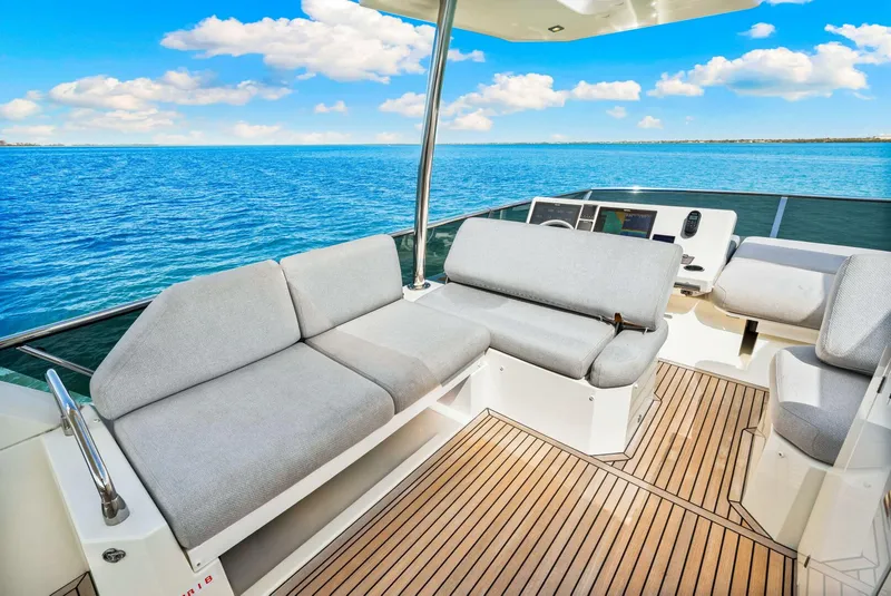 Slide: The Image of Prestige 630 Flybridge 2019 - 9