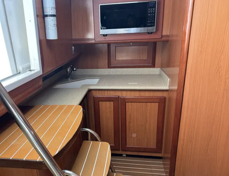 Slide: The Image of Luhrs 41 Hardtop Express 2007 - 4